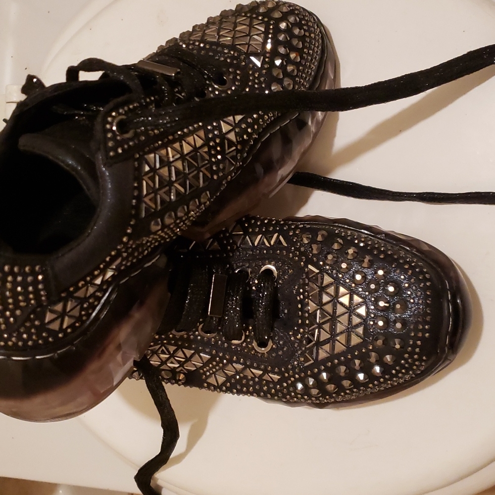La shellah size 7 bling shoes